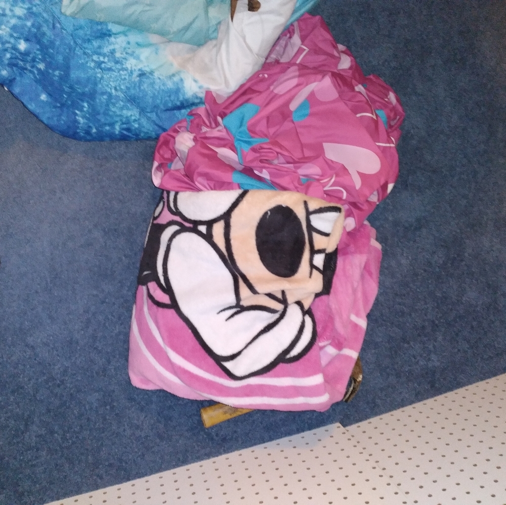 Twin Minnie Mouse bedding
